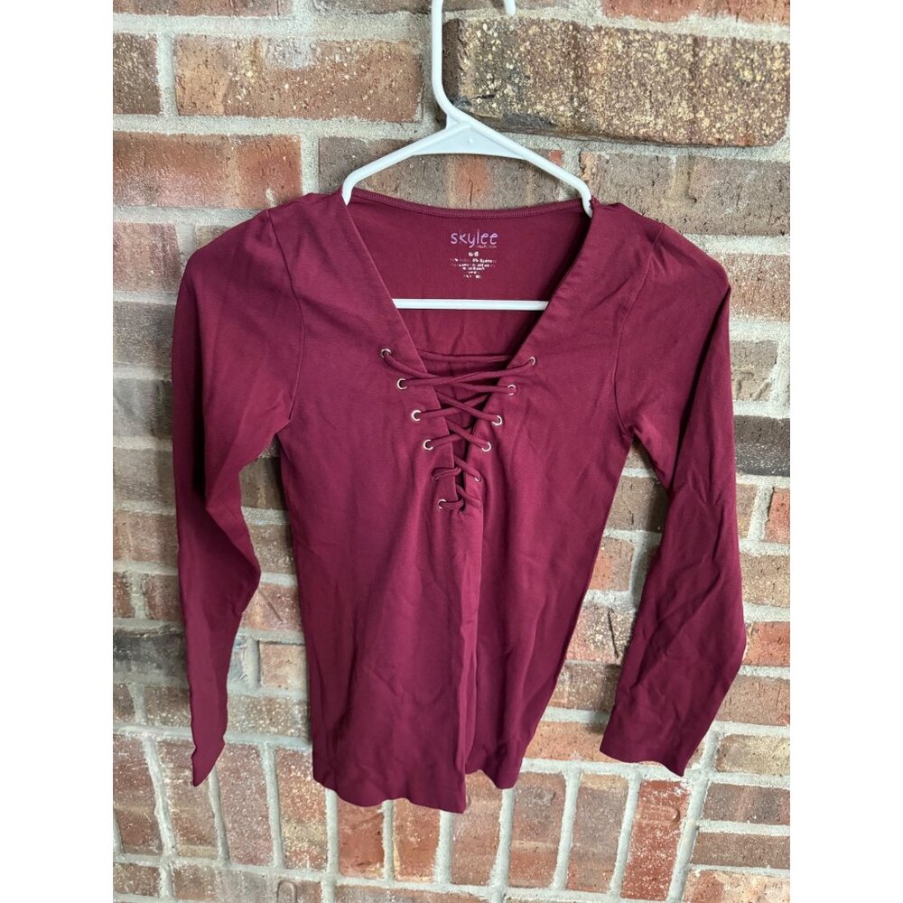 Skylee Shirt. Size Small. Women's lace up shirt.